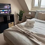 Cosy By The Casa de hóspedes