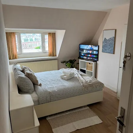 Cosy By The * האג