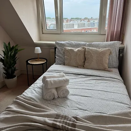 Cosy By The בית הארחה *