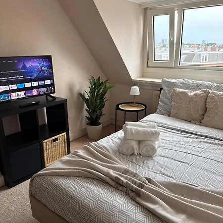 Cosy By The * האג