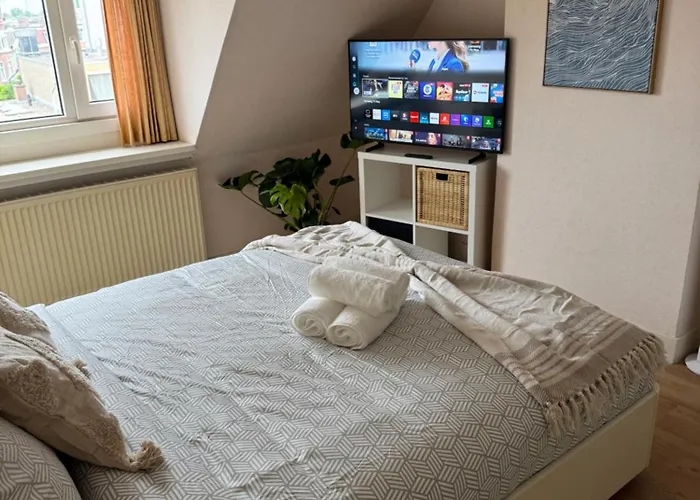 Cosy By The * האג