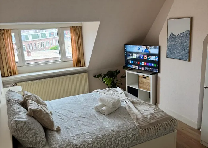 Cosy By The בית הארחה *