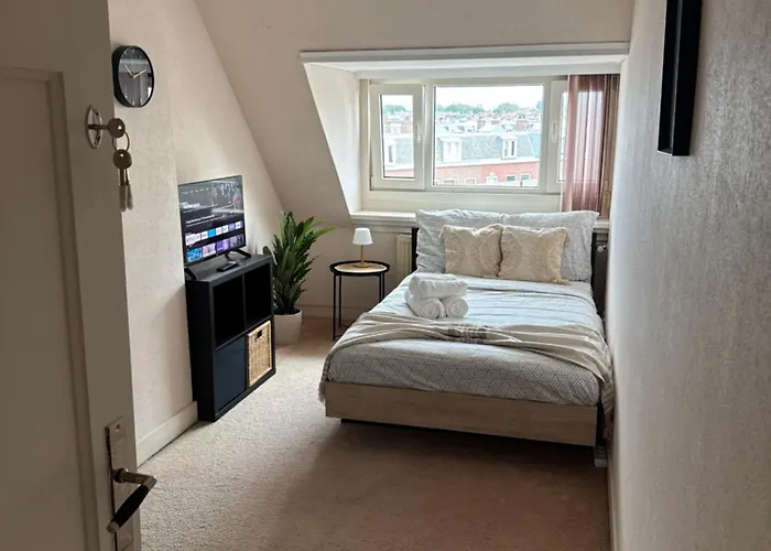 בית הארחה Cosy By The האג