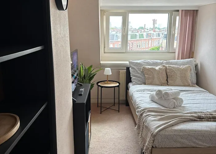 Cosy By The בית הארחה