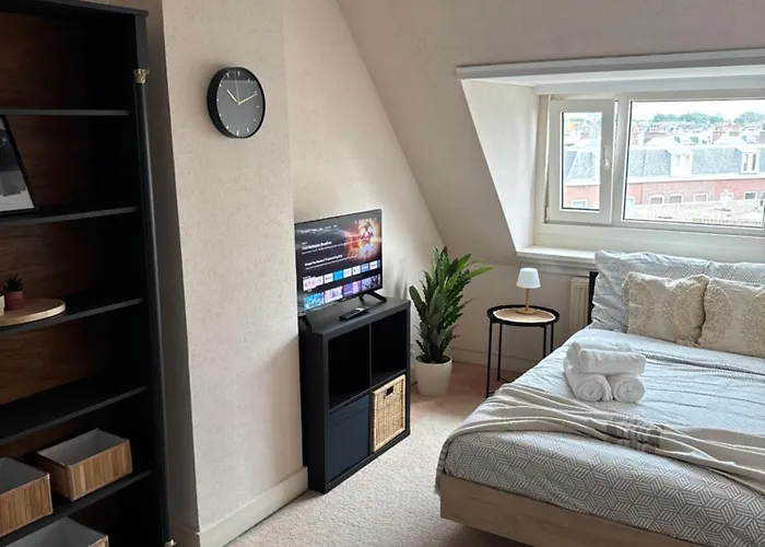 Cosy By The בית הארחה